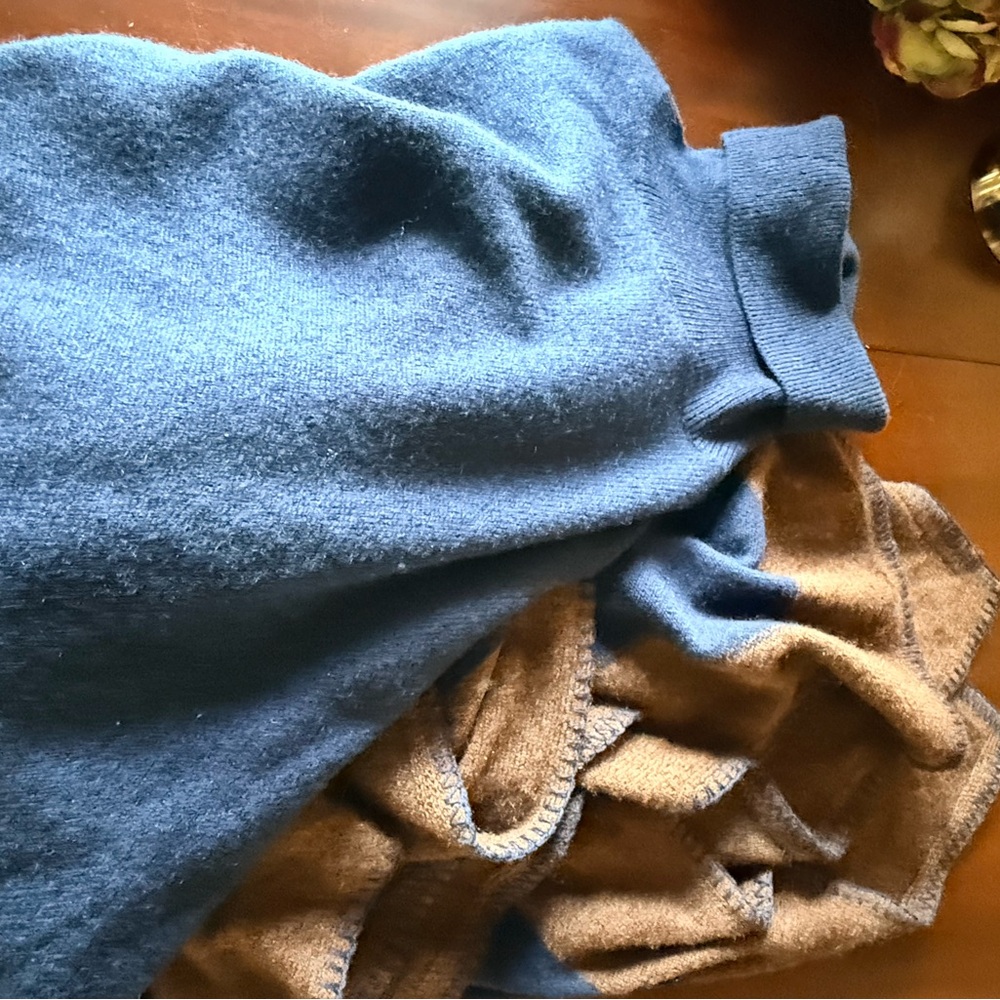 J.McLaughlin 100% Cashmere Poncho. Beautiful baby/ brown. Turtleneck. OS EUC - Picture 9 of 13